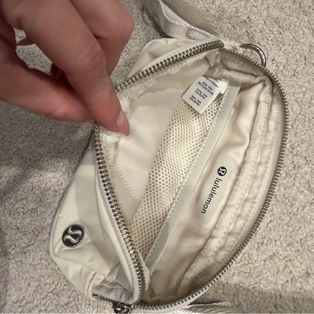 Lululemon Cream Crossbody Sling Bag - Picture 5 of 5